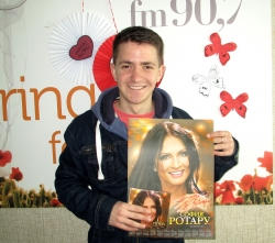 Ian Pavlovski este fericitul detinator al unui poster cu autograful Sofiei Rotaru. Vezi pozele!