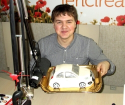 Partenerii nostri Kia Motors au inmanat premiul castigatorului unui tort masina!