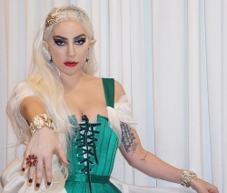 Vezi ce costum sexy a purtat Lady Gaga la un eveniment