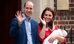 В Сети появились официальные снимки с крещения младшего сына Кейт Миддлтон и принца Уильяма