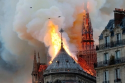 Как знаменитости отреагировали на пожар в соборе Парижской Богоматери