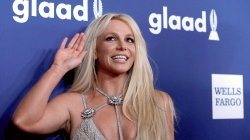 „Fata asta este bolnavă." Britney Spears a umplut online-ul cu imagini în care apare complet goală