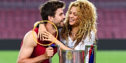 Shakira l-ar fi prins pe Pique înșelând-o cu o altă femeie. Cuplul s-a despărțit după 12 ani