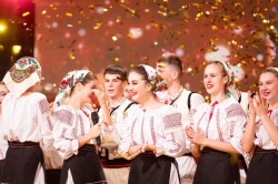 Hecenii din Moldova, primul ansamblu de dans popular din istoria „Românii au talent” care a luat Golden Buzz-ul