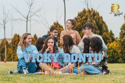 Vicky Donțu debutează cu single-ul „Lumea e a ta”