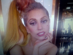 Lady GaGa порадовала своих фанатов домашними видео Lady GaGa порадовала своих фанатов домашними видео