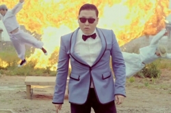 “Gangnam Style” набрал миллиард просмотров на “YouTube” “Gangnam Style” набрал миллиард просмотров на “YouTube”
