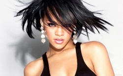 Рианна выпустила долгожданный клип “Pour It Up” Рианна выпустила долгожданный клип “Pour It Up”