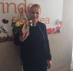 Nelly Ciobanu a prezentat o piesa noua si a fost felicitata cu ziua de nastere in direct pe Aquarelle FM!