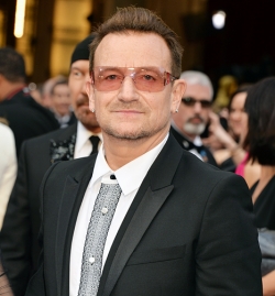 Боно из U2 нуждается в операции