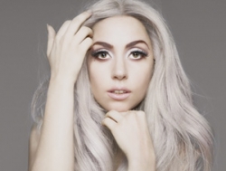 Lady Gaga похвасталась шикарной попой