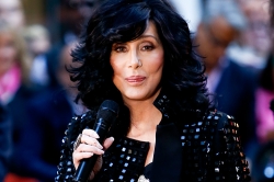 Шок! Умирающая Шер делит нажитое