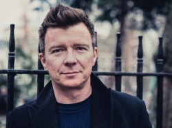 Рик Эстли впервые за 29 лет возглавил британский чарт альбомов