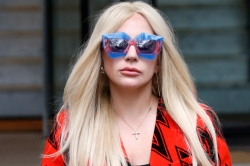 (фото) Леди Гага получила водительские права