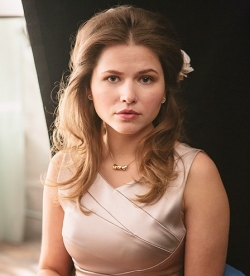 (фото) Звезда клипа Ленинграда «Экспонат» вышла замуж