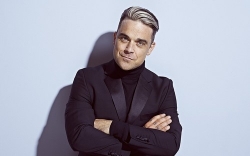 (видео) Робби Уильямс полностью разделся ради поклонников