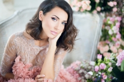 Алсу будет рожать за границей