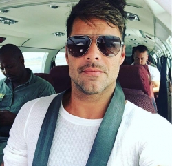 (фото) Рики Мартин отдыхает с семьей на сафари в Кению