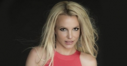 Бритни Спирс загорает топлес на Гавайях