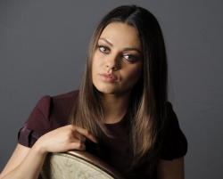 Беременность не радует Милу Кунис