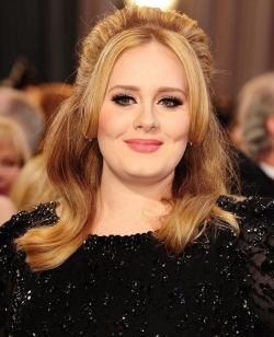 Адель приняла приглашение на свадьбу фанатов