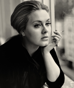 Адель жалеет что бросила курить