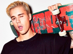 Джастин Бибер предлагает провести с ним ночь за полмиллиона долларов