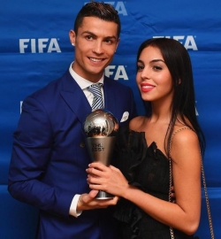 Криштиану Роналдо намекнул на беременность возлюбленной