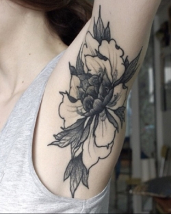 Tatuajele la subraţ, tendinţa acestei veri