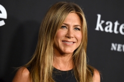 Jennifer Aniston, poze după duș fără machiaj (foto)