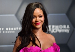 Însărcinată și dezgolită. O nouă imagine cu Rihanna fără inhibiții (foto)