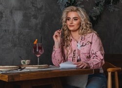 Giorgiana Edel lansează „Te-am uitat” (Video)