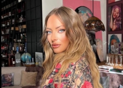 Delia se află în Nepal, țara lovită vineri noapte de un cutremur cu magnitudinea 5,6 pe scara Richter. Peste 150 de persoane și-au pierdut viața