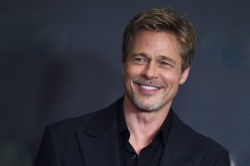 Brad Pitt a fost fotografiat pe platourile de filmare. "Noul chip" al actorului a atras toate privirile