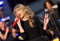 Taylor Swift a devenit cel mai bine vândut artist