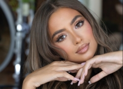 Iuliana Beregoi, sexy la piscină. Imaginile în costum de baie au stârnit admirație: „Arăți fantastic!”