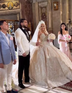 Cât au costat rochiile de mireasă purtate de Anda Adam. O rochie a cântărit 25 de kg