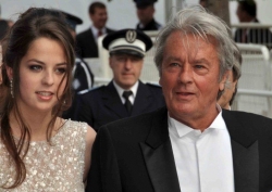 Imaginea emoționantă publicată de fiica lui Alain Delon la despărțirea definitivă de acesta