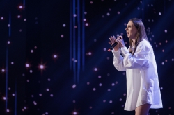 Moldoveanca Veronica Odagiu, "de vorbă cu moartea" la Românii au talent. Tânăra de 25 de ani a stârnit polemici la masa juriului
