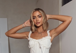 Iuliana Beregoi, perfectă în costum de baie. Imaginile au stârnit rapid valuri de apreciere din partea fanilor