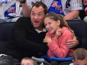 Fiica mai puțin cunoscută a lui Jude Law își face debutul la TV. Ada are 9 ani și „seamănă enorm cu tatăl ei” Fiica mai puțin cunoscută a lui Jude Law își face debutul la TV. Ada are 9 ani și „seamănă enorm cu tatăl ei”
