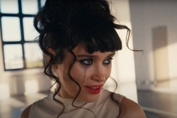 Irina Rimes aduce din nou emoția la rang de artă cu piesa „Mărgele” Irina Rimes aduce din nou emoția la rang de artă cu piesa „Mărgele”