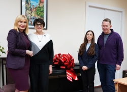 Școala de Arte „Alexei Stârcea” a primit în dar un pian, procurat din banii colectați la evenimentul “Moldova are artă. Chișinăul are artă” Școala de Arte „Alexei Stârcea” a primit în dar un pian, procurat din banii colectați la evenimentul “Moldova are artă. Chișinăul are artă”