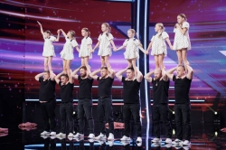 Moment viral la „Românii au talent”: o echipă de fetițe din Moldova și tații lor, au cucerit juriul